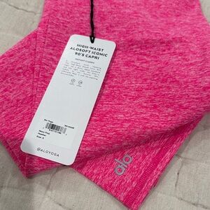 Aloft NWT Size Small | Neon Pink | High-Waist 90s Capri